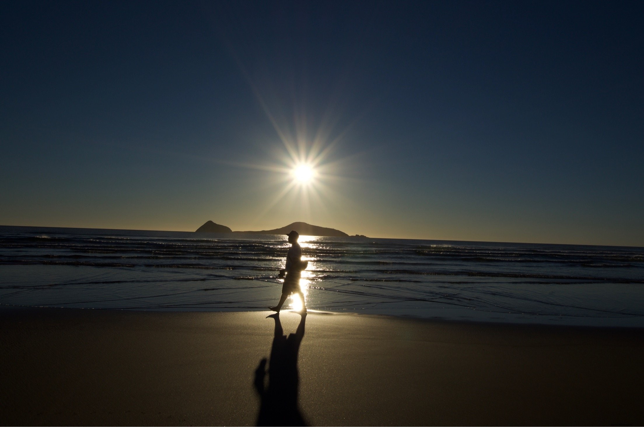 Foto do nascer do sol sobre o horizonte