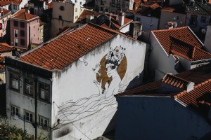 Arte di strada sull edificio a Lisbona Photo