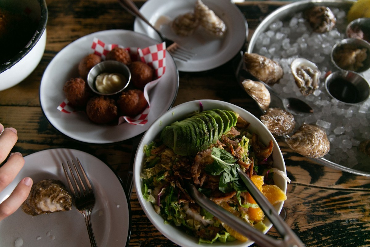 Panduan Berkafein Tinggi untuk Makan dan Minum di Charleston