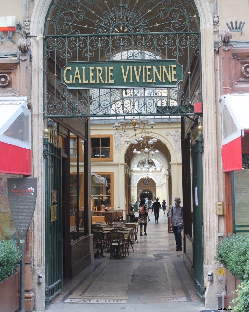 Baguette, Palais, Petanque:Berjalan-jalan di Lingkungan Paris Terbaik