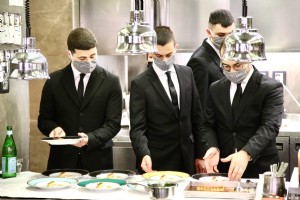 Cuarentenas de los mejores chefs de Italia, Cruzadas y reabre con cuidado el restaurante