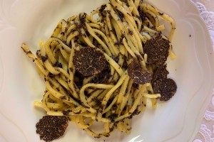 Cicipi Umbria di Rumah dengan Spaghetti Truffle Hitam yang Sangat Lezat