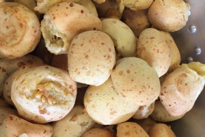 Réconfortez-moi avec des glucides :Pão de Queijo brésilien d Uxua à Bahia
