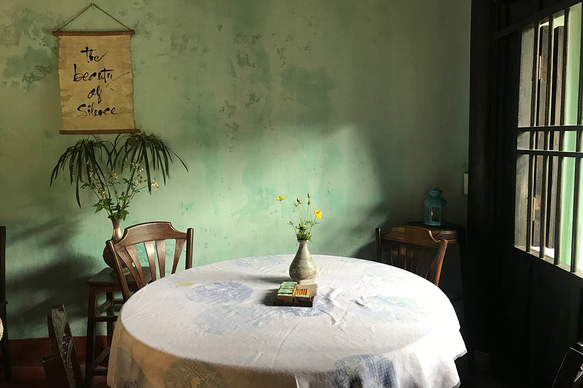 Ralentir dans le meilleur petit salon de thé au Vietnam Hội An