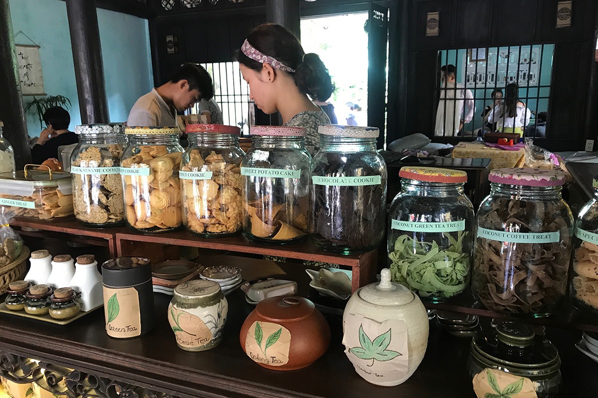Reduciendo la velocidad en el mejor salón de té de Vietnam Hội An