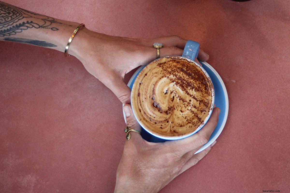 Obtenga una taza de café en Australia:este es el mejor café en Byron Bay
