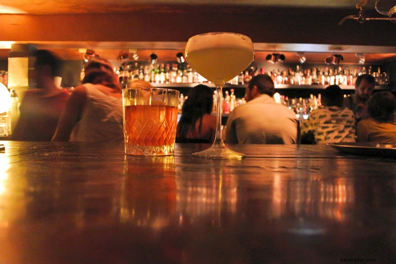 O melhor bar Speakeasy de Nova York é o 10, 000 milhas de distância 
