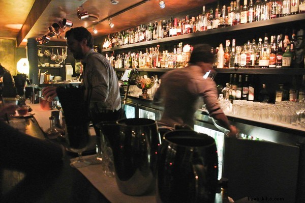O melhor bar Speakeasy de Nova York é o 10, 000 milhas de distância 