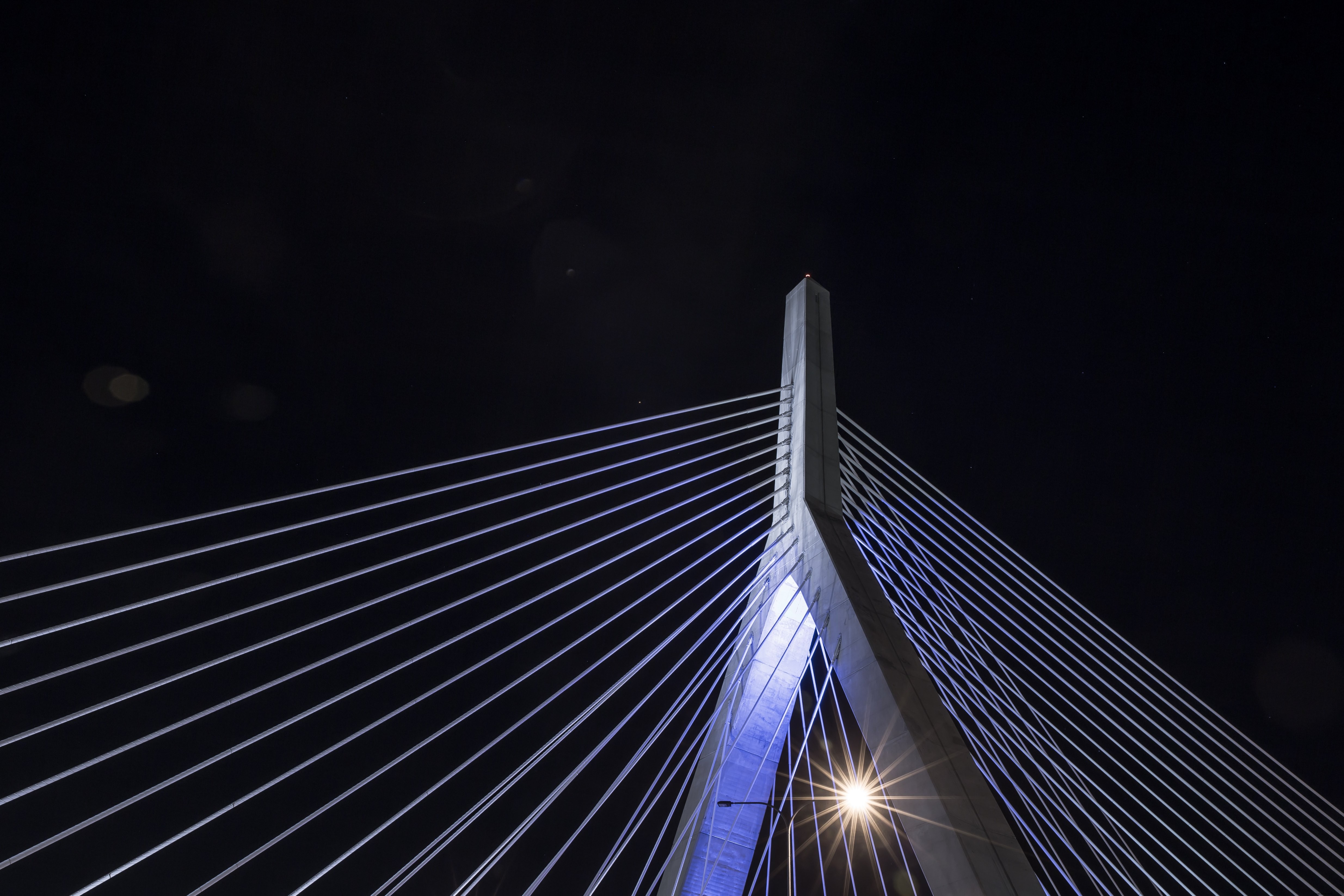 Foto da ponte noturna em Boston 