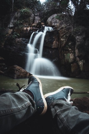 Vue d une cascade depuis les genoux du photographe Photo 