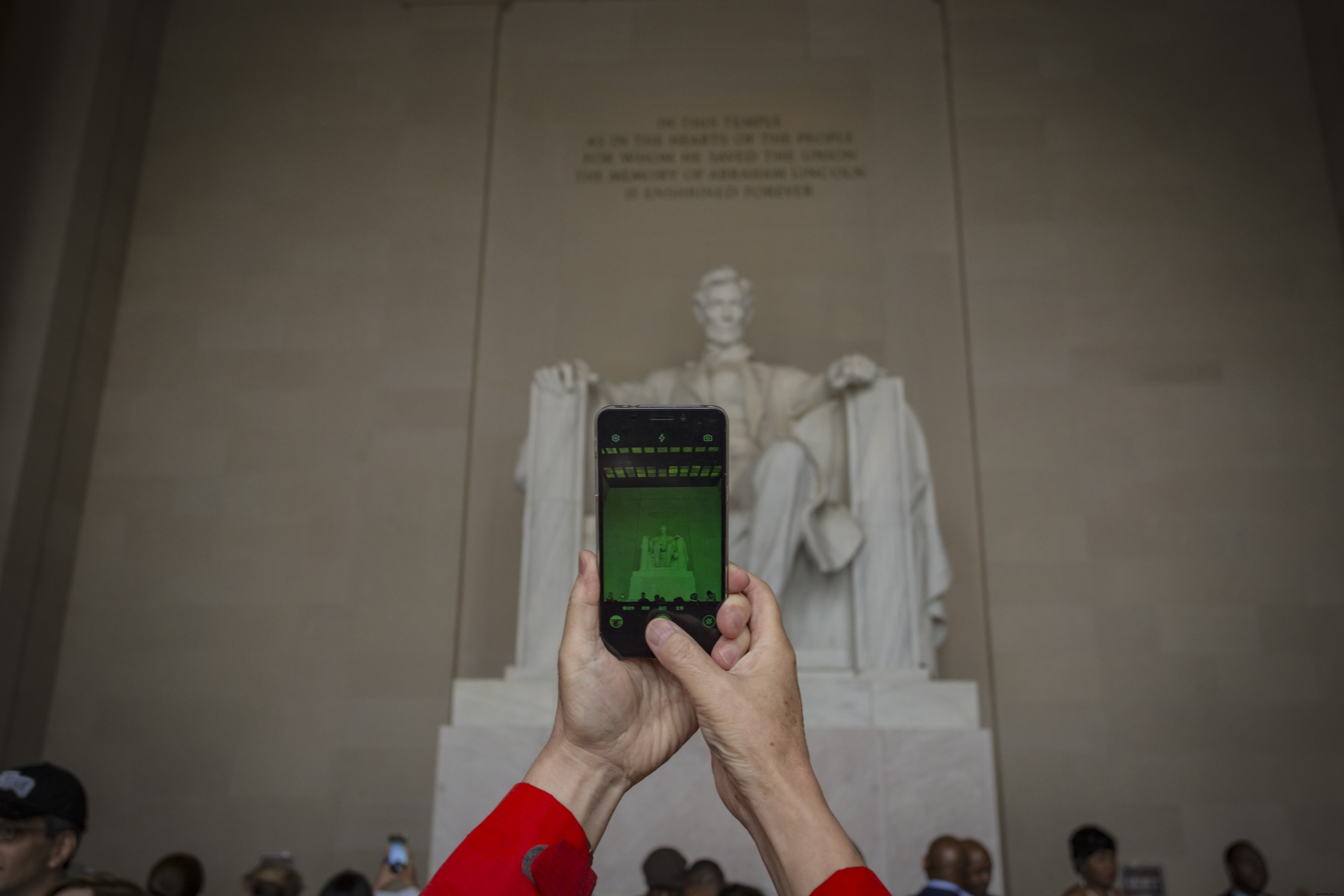 Tirando uma foto da foto do Lincoln Memorial 