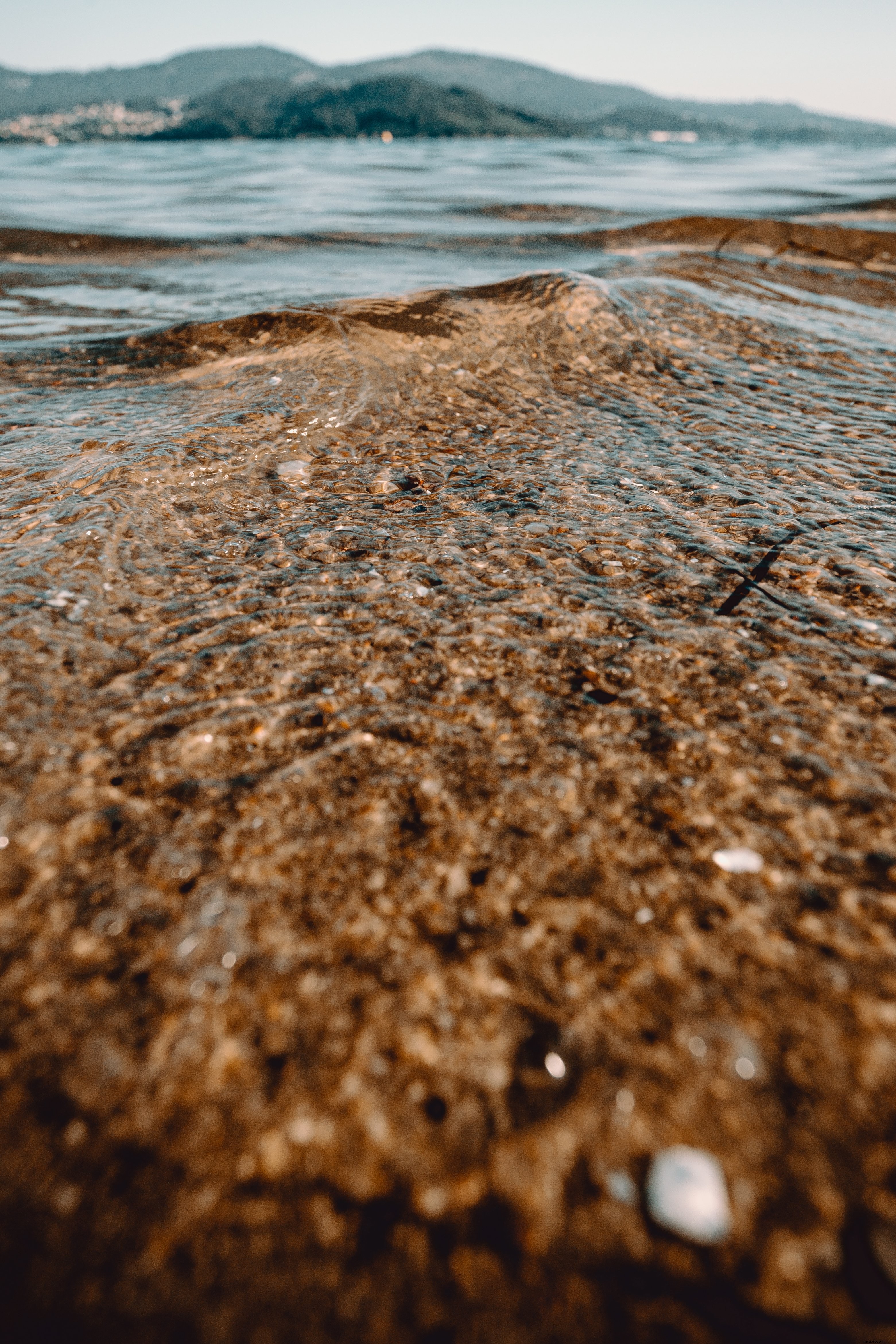 Eau cristalline sur la photo de plage 