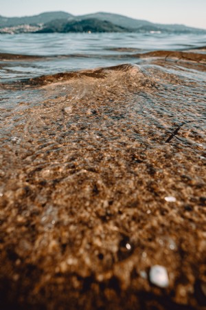 ビーチの透き通った水写真 