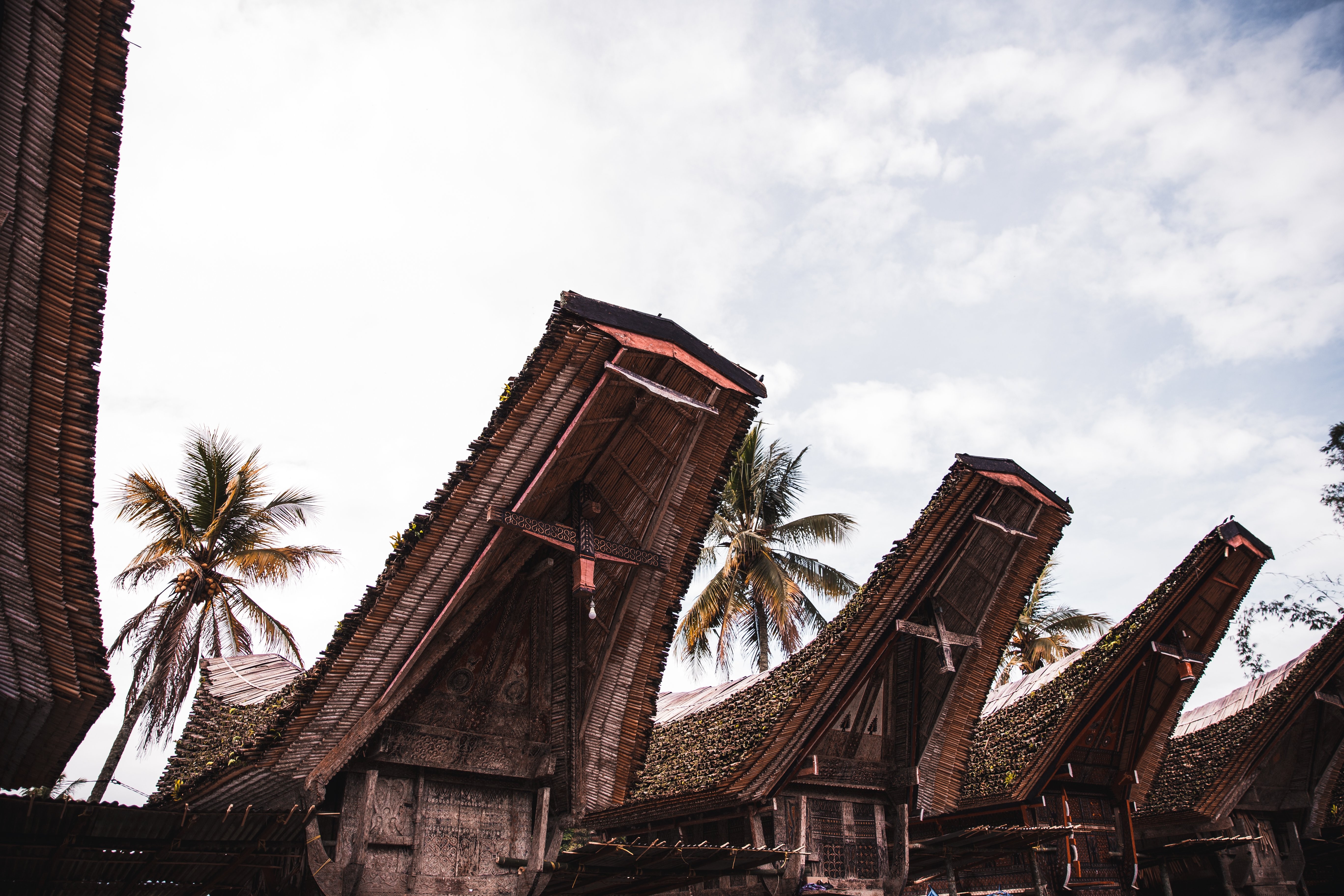 Rooftops Indonesia Di Bawah Awan Foto 