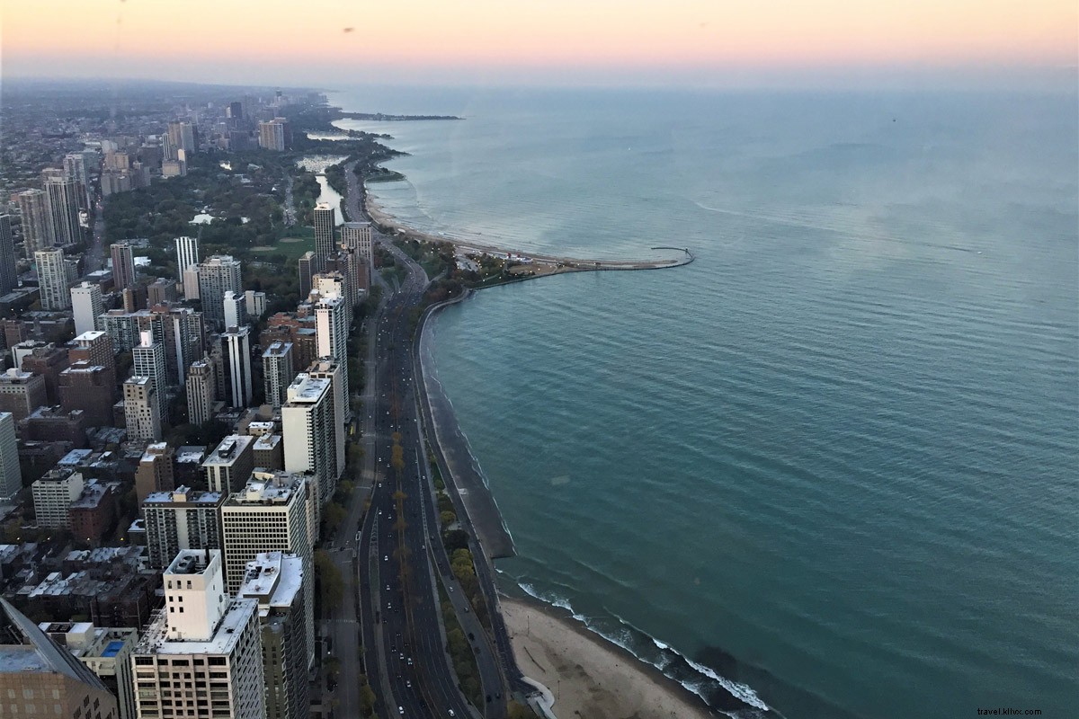 10 Tampilan Teratas Chicago, Tempat Budaya, dan Halte Tepi Danau 
