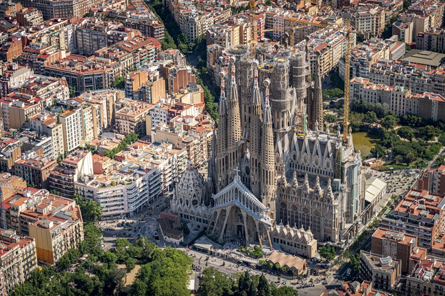 Em Barcelona, É tudo sobre as obras-primas de Gaud 