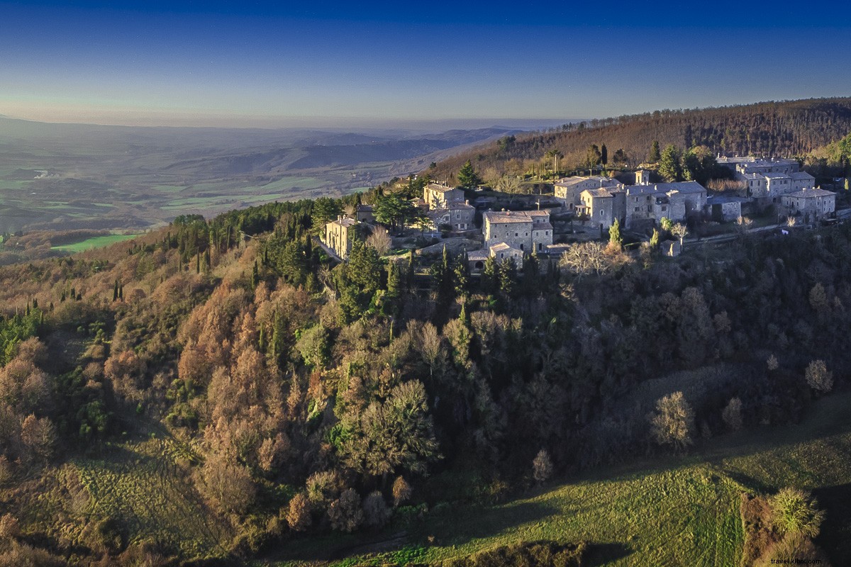 Une ville sur les collines pousse en Toscane – et tout le monde est invité 