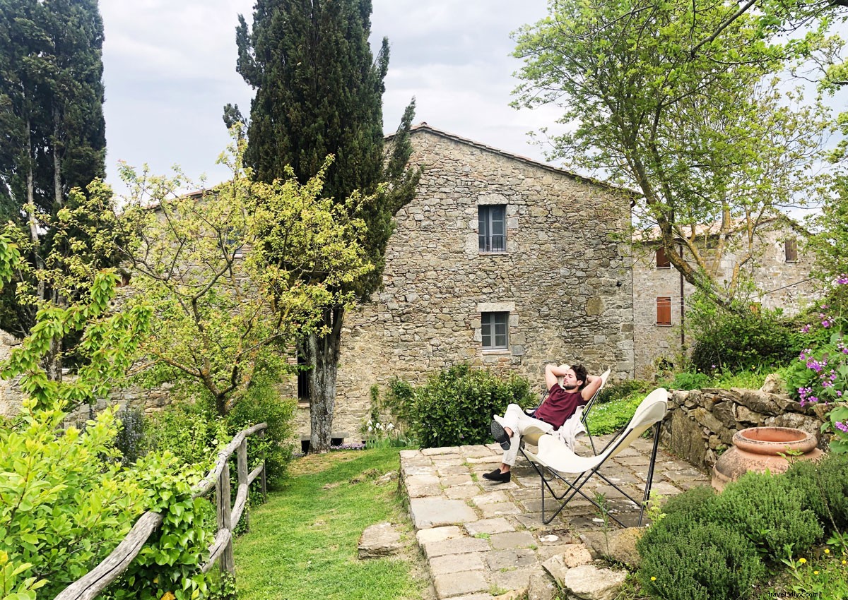 Un pueblo en las colinas crece en la Toscana, y todos están invitados 