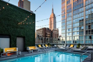 A Manhattan, una vita di piacere e una piscina sul tetto tutto l anno 
