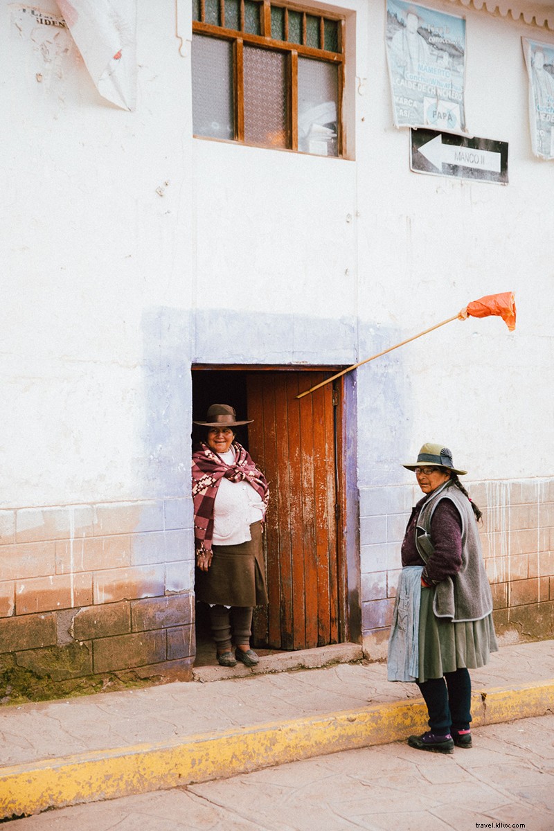 Um fotógrafo de viagens navega pelo vale sagrado dos incas 