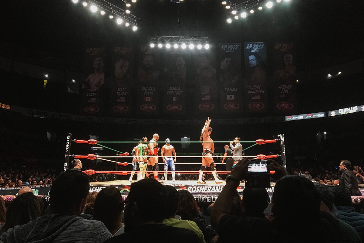 Desabafando em uma partida do Lucha Libre na Cidade do México 
