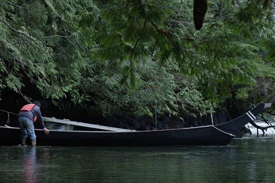 Mendayung dan Bersantap Pedesaan Dunia Lama di Pulau Vancouver 