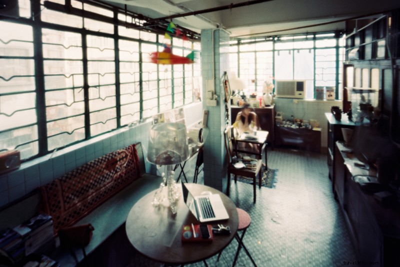 Un studio de Hong Kong pour les créatifs, Artisans, et fabricants de chandeliers 