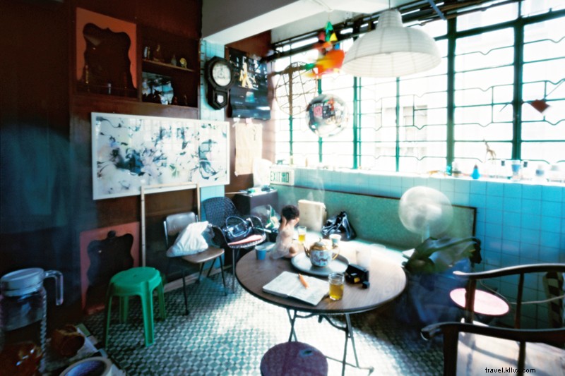 Un studio de Hong Kong pour les créatifs, Artisans, et fabricants de chandeliers 