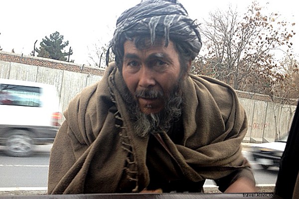 Corruzione, Alcol, e gli attentatori suicidi sono tutti in un giorno di lavoro a Kabul 