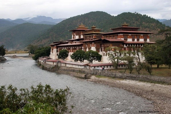 Los reyes dragones y la angustia existencial:una historia de viajeros de Bután 