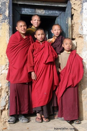 I re dei draghi e l angoscia esistenziale:un racconto di viaggiatori del Bhutan 
