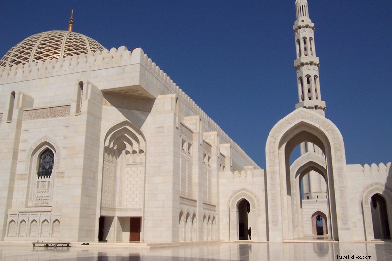 Una mezquita crece en Mascate 