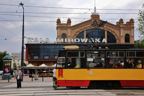 Kota Tua, Format Baru:Tur Penduduk Lokal Warsawa, Polandia 
