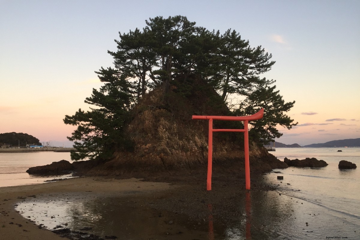 Islas de la playa de Japón, Caminatas tranquilas, Trenes costeros, y otros tesoros nacionales 