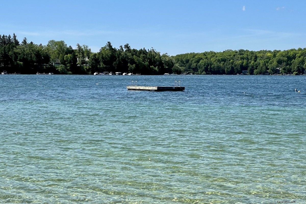 Descubre los extravagantes encantos del lago Elkhart de Wisconsin 