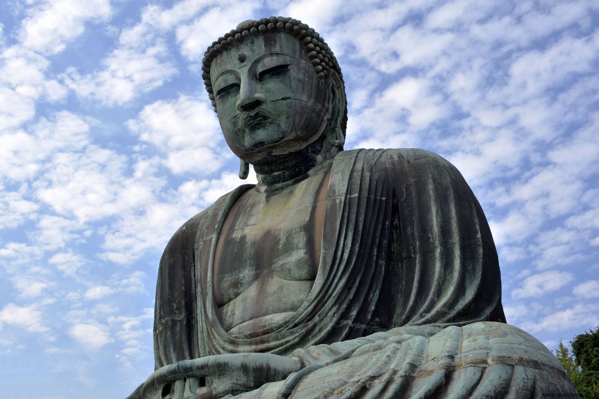 Naik Kereta dari Tokyo untuk Menemukan Patung Buddha Besar, Danau berkilau, dan Gunung Fuji Dari Dekat 
