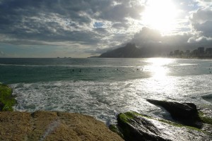 高低、 リオの空とサーフィン 