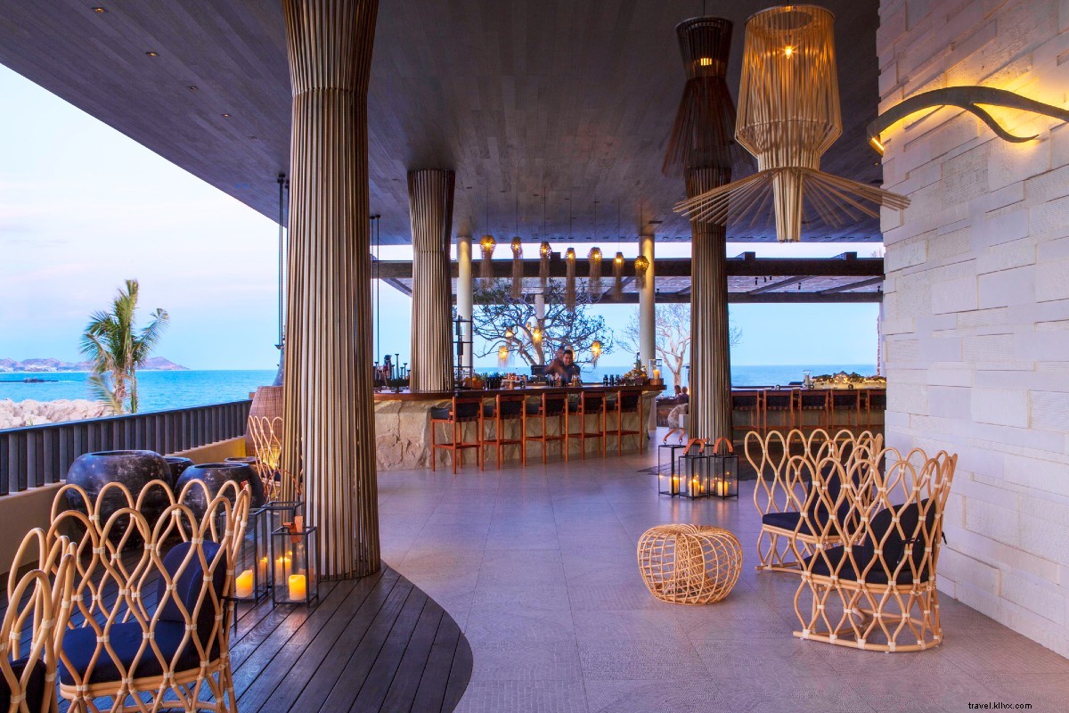 カボでは、 シスターリゾートはロマンスとビーチの楽しみを提供します 