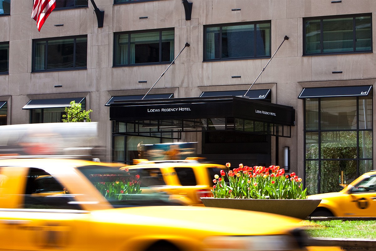 No lado leste de Manhattans, um hotel para corretores poderosos e aspirantes a nova-iorquinos elegantes 