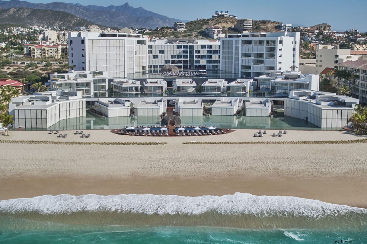Melihat Hotel Cabo yang Tampaknya Menentang Gravitasi 