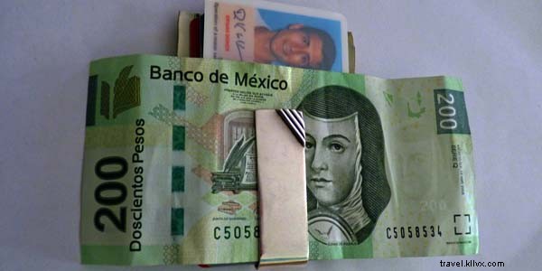 Dinheiro e plástico:uma espiada por dentro do meu clipe de dinheiro 