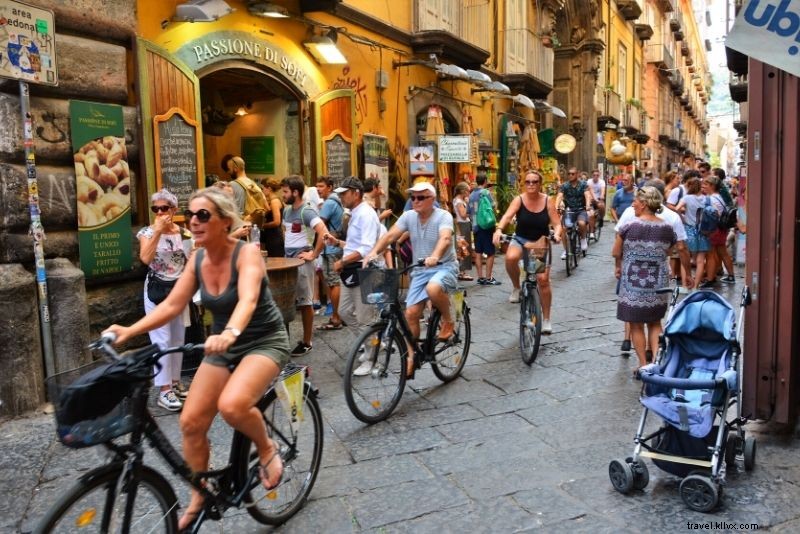 40 Hal Terbaik yang Dapat Dilakukan di Napoli, Italia 
