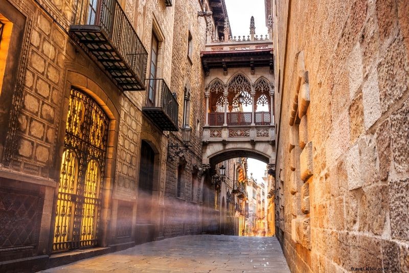 25 Tur Jalan Kaki Gratis Terbaik di Barcelona 