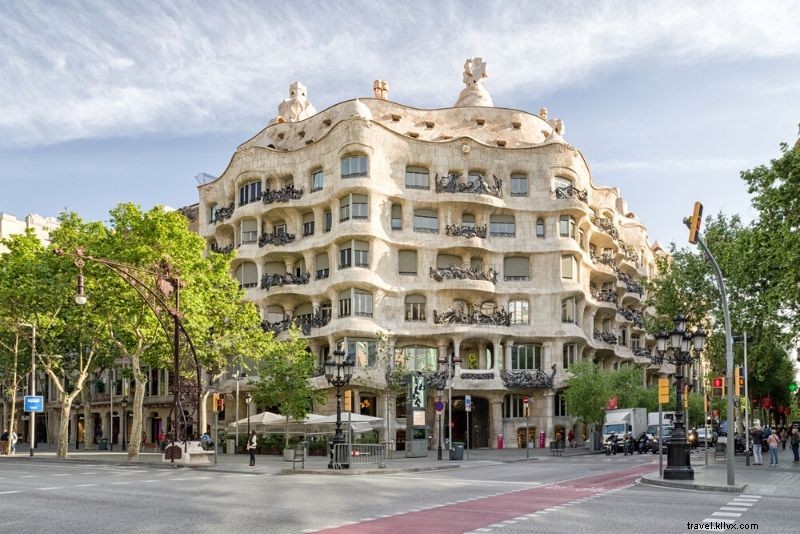 25 Tur Jalan Kaki Gratis Terbaik di Barcelona 