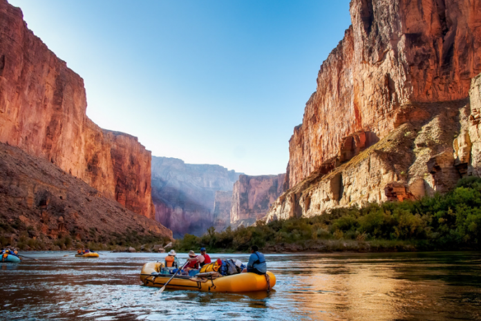 6 voyages de rafting en eaux vives bon marché dans le Grand Canyon 