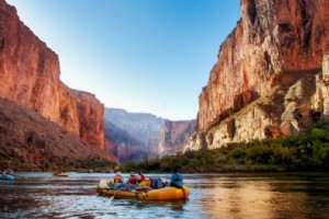 6 viaggi di rafting sulle acque bianche del Grand Canyon economici 