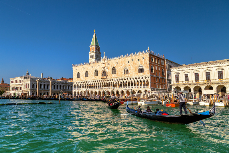 Tur Perahu Venesia – Mana yang Harus Dipilih? 
