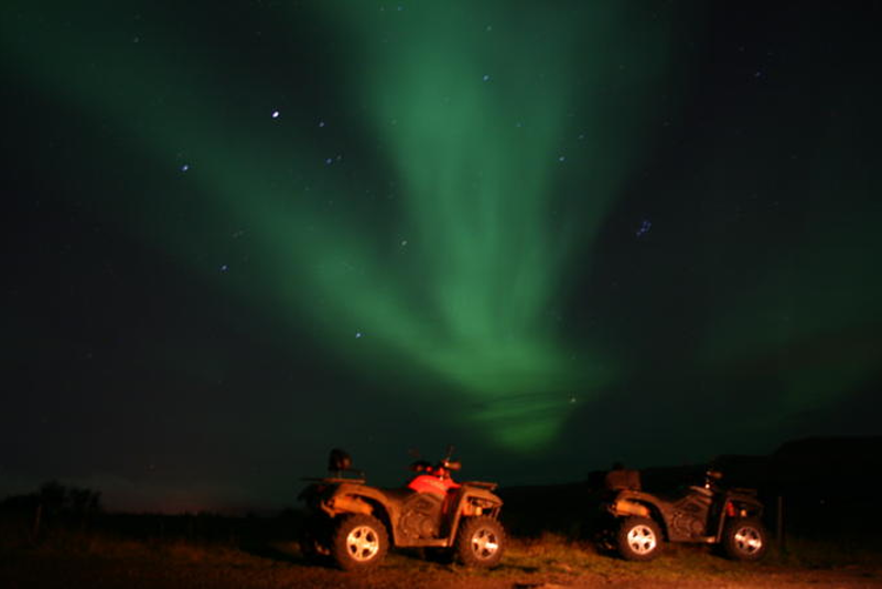 14 passeios incríveis para a aurora boreal da Islândia para visitantes de primeira viagem 