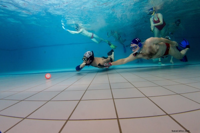 22 deportes acuáticos que debes probar:una lista de actividades acuáticas divertidas 