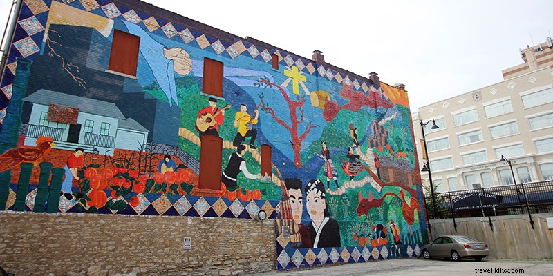 カンザスシティの思い出に残る壁画と彫刻 